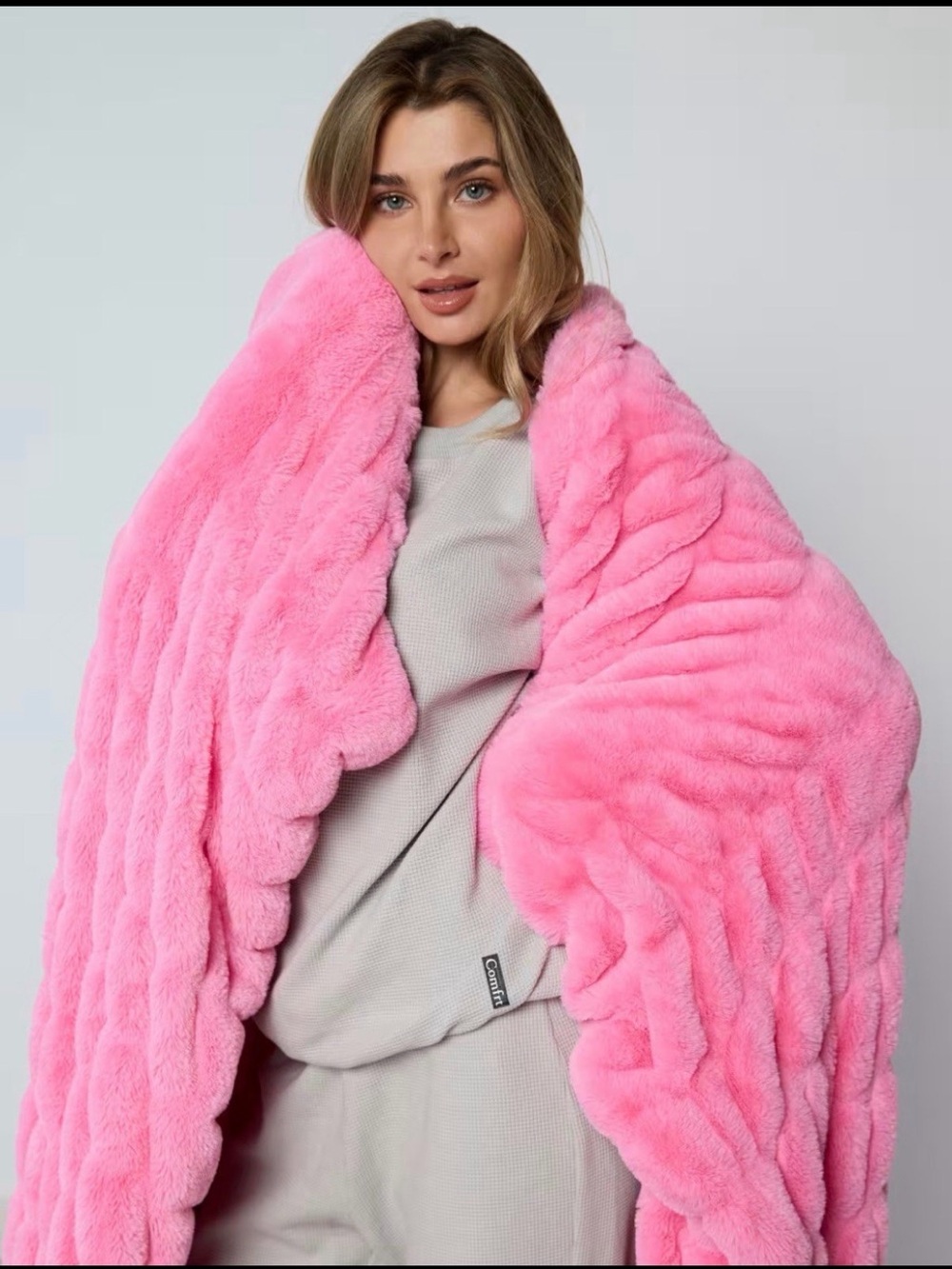 ✨🆕 NIB Comfrt  cotton candy pink  Large 60” X 80” Dreamer Blanket